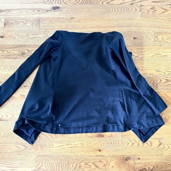 Lululemon Savasana Wrap in Black (Size 4) - Picture 11 of 11